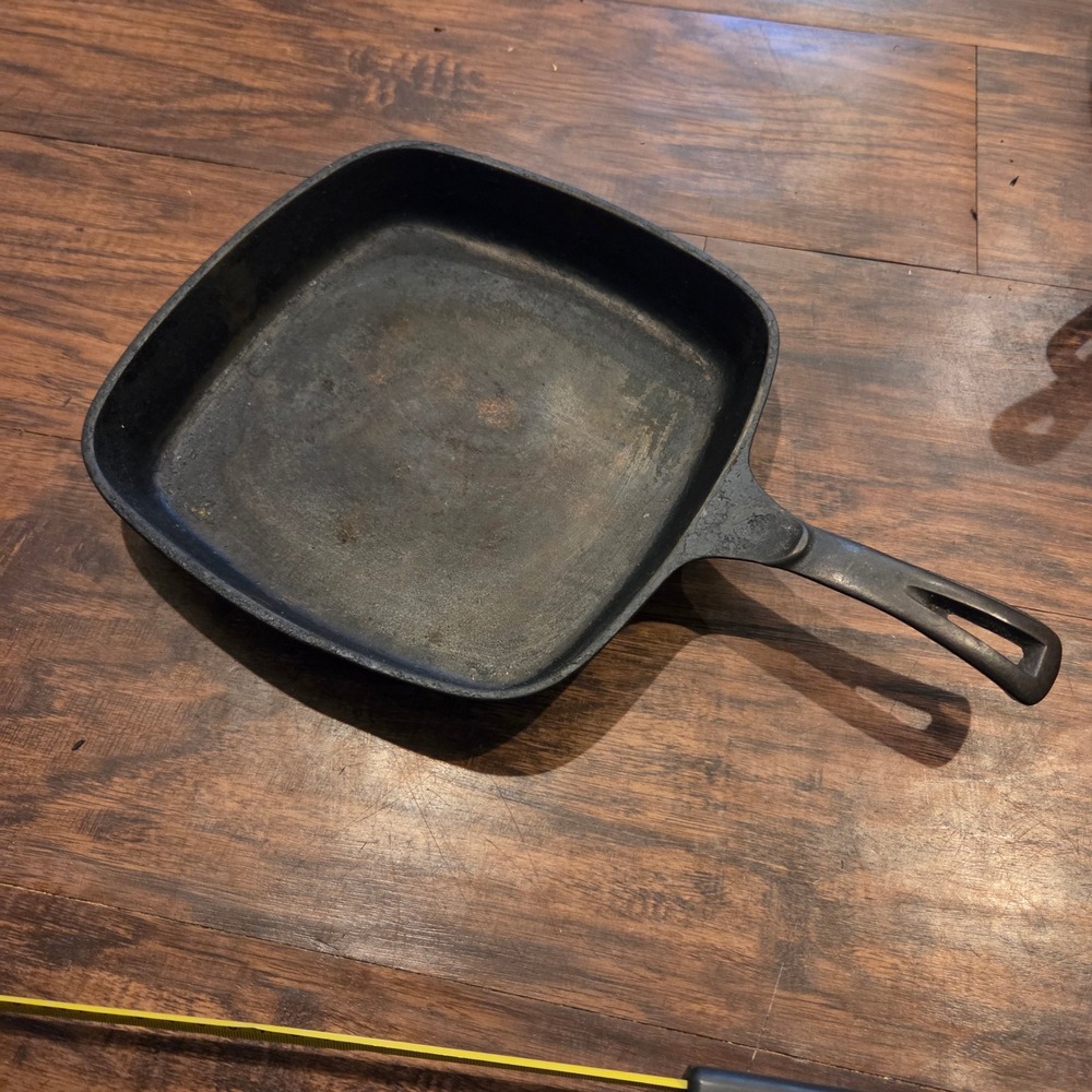 Vintage Unmarked Wagner Square Cast Iron Skillet 9.5 Inch D Mark Pan